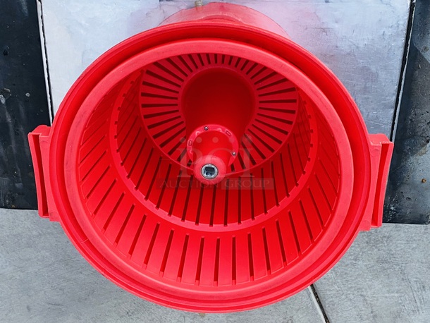 LIKE NEW!! Chef Master 5gallon Salad Spinner/Dryer with Break. - Image 6 of 7