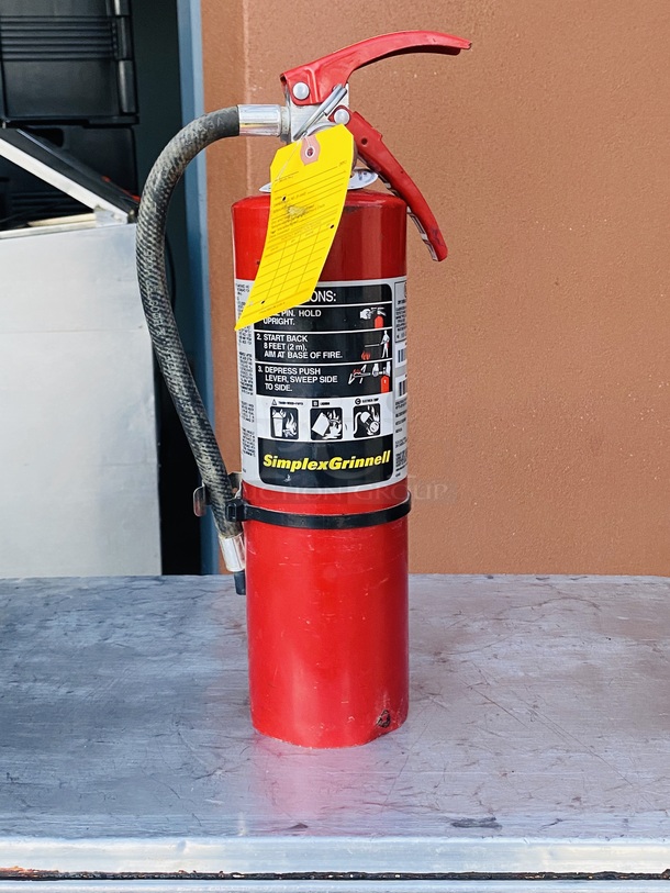 AWESOME!! Simplex Grinnel Dry Chemical 5lbs Fire Extinguisher. 