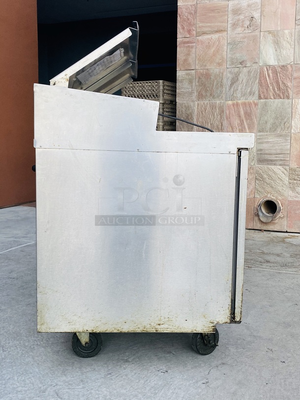 SWEET! 5ft Delfied Refrigerated Salad Prep Table with Cold Rail Unit. 60x31-1/2x42

Observed onsite in working order. Could not test. - Image 4 of 11