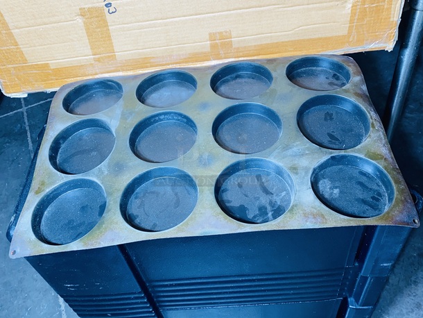 AWESOME!! 60 40 Sessanta Quaranta, Silicone Baking Sheet. 12 Round 4-3/4" cutouts - Image 2 of 7