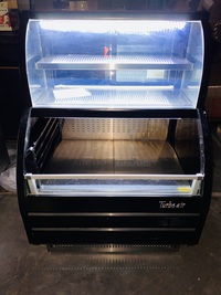 LIKE NEW!! Beautiful Turbo Air TOM-W-40SB-N 39in Open Display Refrigerator Merchandiser Case. TESTED - Tuns On Quickly Gets Down To and Holds Temperature. Includes Owners Manual and Tool. 38-7/8" W x 34" D x 56-1/2" H Electrical: 115v/60hz/1-phase, cord & plug