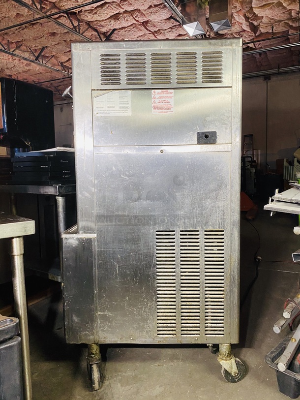 SHAKE MACHINE! Taylor Co. Model No. 441.27A Shake machine, non-heat treatment type with one (1) 7-quart freezing cylinder and one 20-quart mix hopper. Includes front mounted panel spinner and three (3) compatment refrigerated syrup rail.  On Commercial Casters 208-220V 60Hz 1Ph. 18x30x57-1/2 - Image 2 of 7