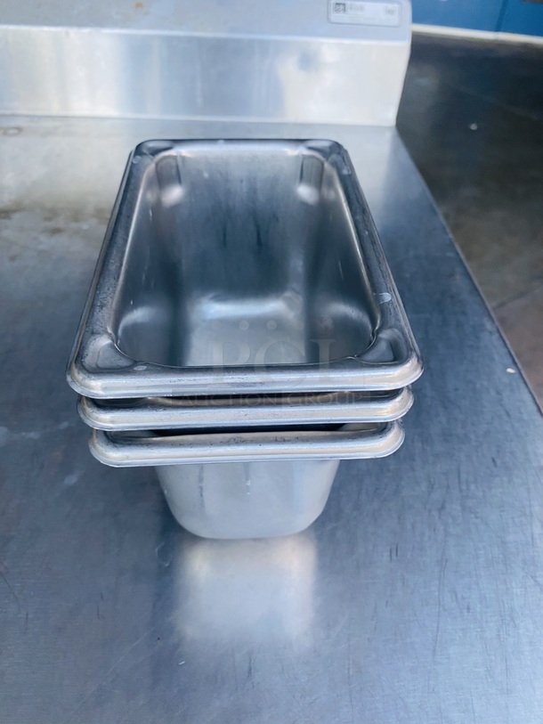 AWESOME!!Vollrath 30942 Super Pan V® 1/9 Size 4" Deep Anti-Jam Stainless Steel Steam Table / Hotel Pan - 22 Gauge

3x Your Bid - Image 2 of 7