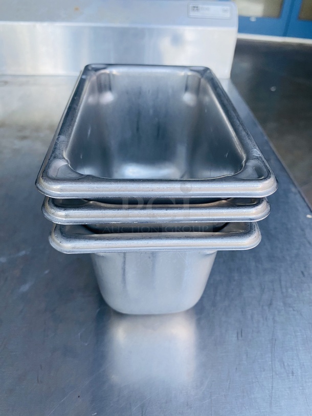 AWESOME!!Vollrath 30942 Super Pan V® 1/9 Size 4" Deep Anti-Jam Stainless Steel Steam Table / Hotel Pan - 22 Gauge

3x Your Bid - Image 5 of 7