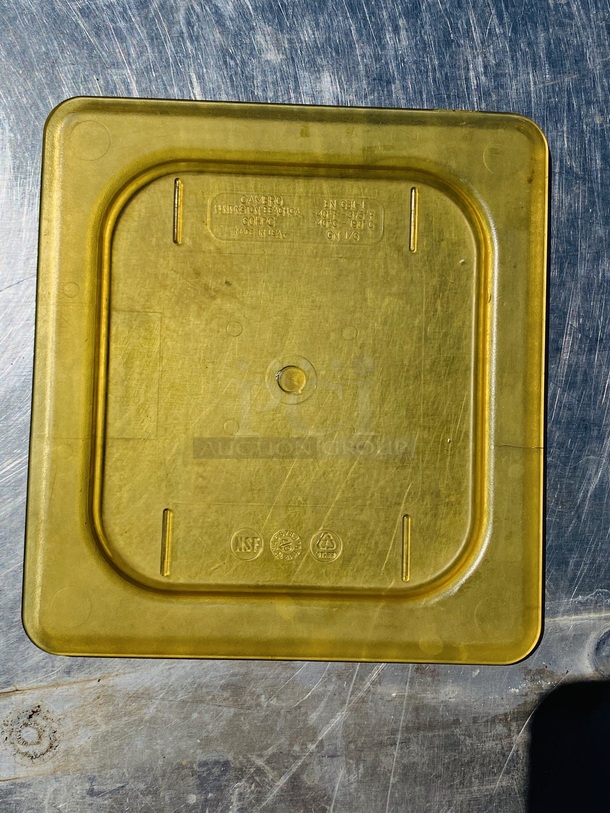 SWEET! Set of (4) 1/6 Pan Polycarbonate Lids - Image 1 of 6