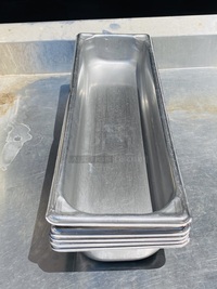 SWEET!! 1/2 Size Long 2-1/2" Deep Anti-Jam Stainless Steel Steam Table / Hotel Pan - 22 Gauge

Length	20 7/8 Inches
Width	6 3/8 Inches
Depth	2 1/2 Inches
Capacity	3.9 qt.
Color	Silver

5x Your Bid