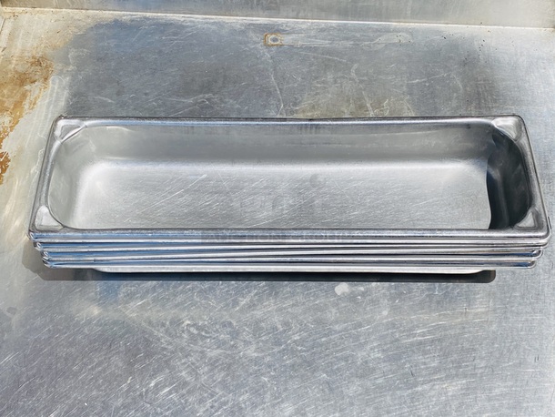 SWEET!! 1/2 Size Long 2-1/2" Deep Anti-Jam Stainless Steel Steam Table / Hotel Pan - 22 Gauge

Length	20 7/8 Inches
Width	6 3/8 Inches
Depth	2 1/2 Inches
Capacity	3.9 qt.
Color	Silver

5x Your Bid - Image 4 of 4