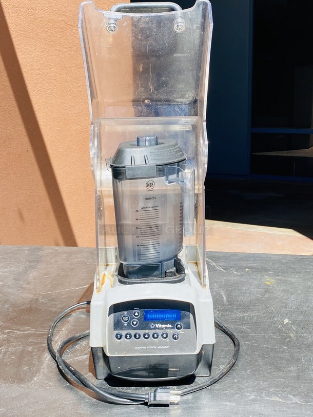 MUST HAVE! Vita-Mix VM0115E Commercial Food Preparing Machine. Normal Usage in Perfect Working Order. 120V, 50/60 Hz, 15 AMPS.

8-1/2"x11"x18" - Image 4 of 7
