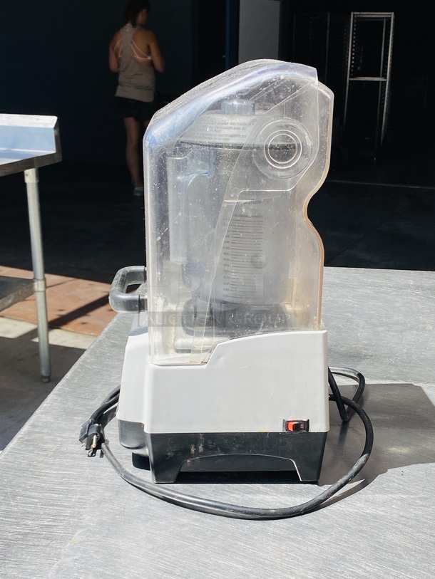 MUST HAVE! Vita-Mix VM0115E Commercial Food Preparing Machine. Normal Usage in Perfect Working Order. 120V, 50/60 Hz, 15 AMPS.

8-1/2"x11"x18" - Image 3 of 7