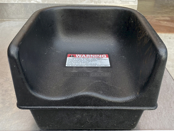 NICE!! Cambro 100BC Black Polyethylene Single Height Booster Seat without Strap

11-5/8x11-1/4x8-1/8

