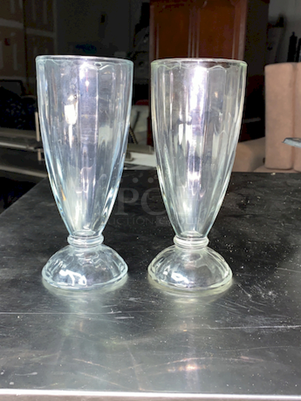 SWEET! Set of 10 Milkshake Glass.

10x your bid

Bottom Diameter:	3 1/8 Inches
Top Diameter:	3 1/8 Inches
Height:	7 1/2 Inches
Capacity: