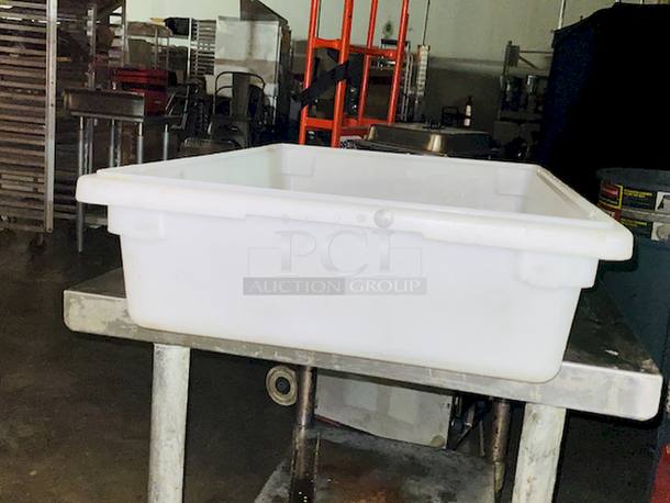 SWEET! Cambro 18266P 26" x 18" x 6" White Poly Food Storage Box.

4x Your Bid - Image 3 of 6