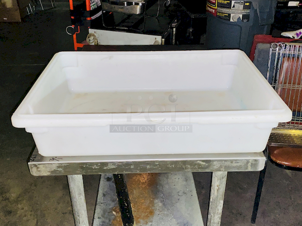 SWEET! Cambro 18266P 26" x 18" x 6" White Poly Food Storage Box.

4x Your Bid - Image 5 of 6