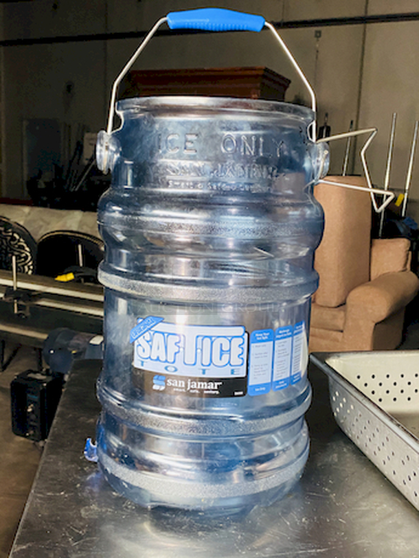 MINT CONDITION! San Jamar S1600 Original Saf-T-Ice Tote - 6 gallons (22.7 L) - Image 5 of 5