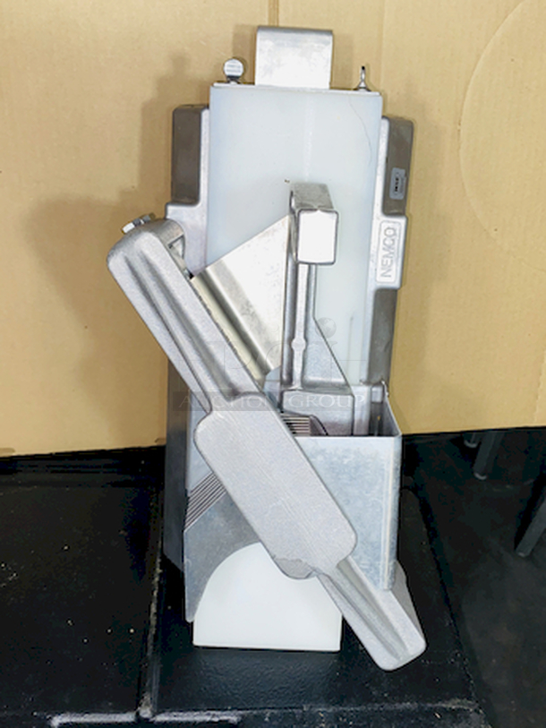 RAZOR SHARP! Nemco 55600-2 1/4" Easy Tomato Slicer and Table Stop.
8x15x8

Razor sharp stainless steel blades create uniform, 1/4" thick slices without squeezing or crushing
Compact, portable design allows for use on any countertop and provides easy storage
Ergonomic vertical handle for effortless slicing
Protective guards keep hands safe during use
Rubber feet prevent slipping to ensure maximum stability - Image 8 of 8