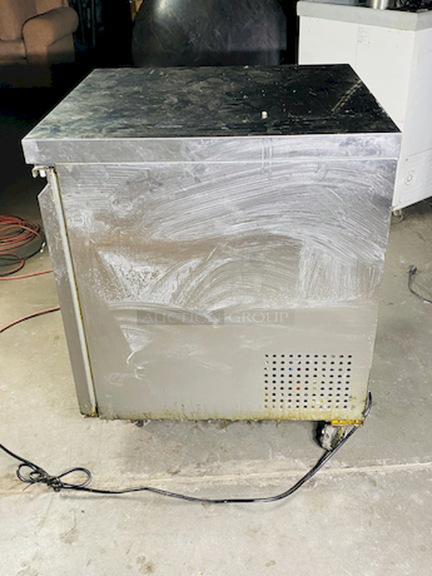 RAPID COOLING! Avantco SS-UC-27F-HC 27" Undercounter Freezer on Commercial Casters. Tested, RAPIDLY gets down to and holds temperature.  115V, 60Hz, 2.1Amp Width: 27 Inches Depth: 29 1/2 Inches Height: 35 1/4 Inches Capacity: 5.5 cu. ft. - Image 5 of 8