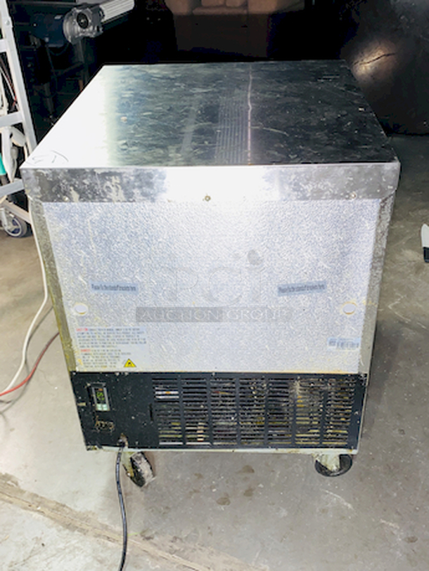 RAPID COOLING! Avantco SS-UC-27F-HC 27" Undercounter Freezer on Commercial Casters. Tested, RAPIDLY gets down to and holds temperature.  115V, 60Hz, 2.1Amp Width: 27 Inches Depth: 29 1/2 Inches Height: 35 1/4 Inches Capacity: 5.5 cu. ft. - Image 6 of 8