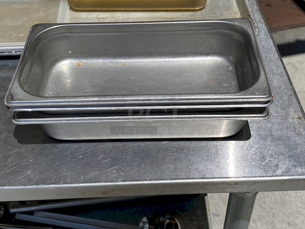 COMBO LOT! (2) Polycarbonate and (3) Stainless Steel 4inch  Deep 1/3 Pans.

5x Your Bid - Image 6 of 7
