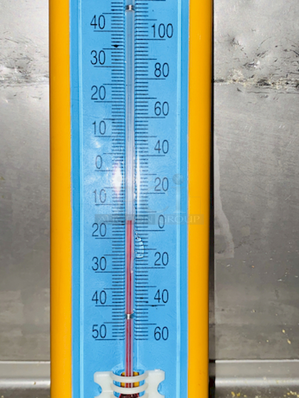 RAPID COOLING! Avantco SS-UC-27F-HC 27" Undercounter Freezer on Commercial Casters. Tested, RAPIDLY gets down to and holds temperature.  115V, 60Hz, 2.1Amp Width: 27 Inches Depth: 29 1/2 Inches Height: 35 1/4 Inches Capacity: 5.5 cu. ft. - Image 3 of 8