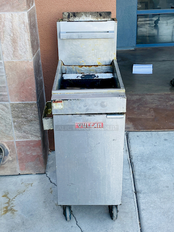 READY TO GO! Vulcan LG400 45-50 lb. Natural Gas Floor Fryer - 120,000 BTU on Commercial Casters.
Overall: 15-1/2x30x48
Frying area: 14 in. x 14 in.

Fry Baskets not included, for Illustration purposes only
