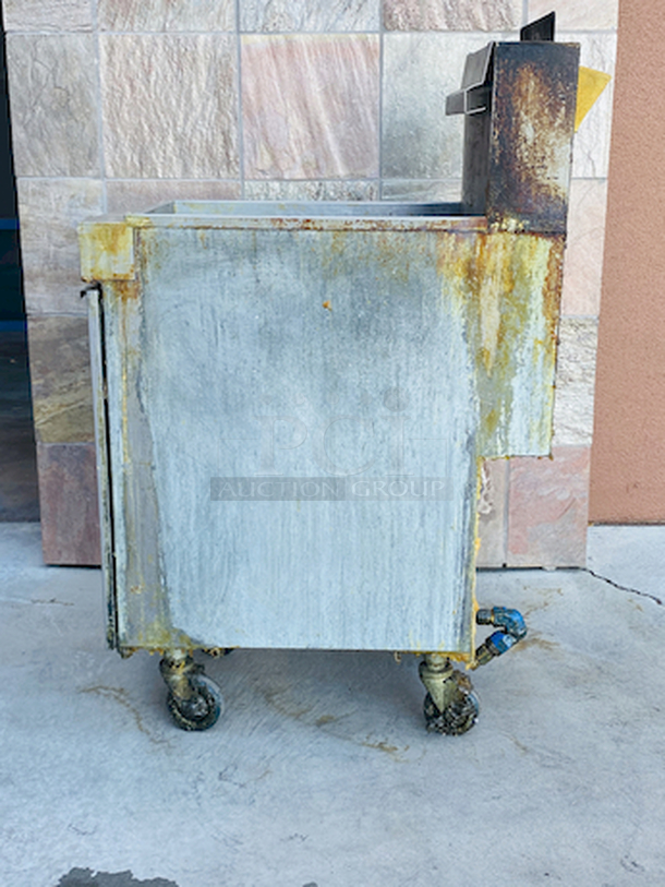 READY TO GO! Vulcan LG400 45-50 lb. Natural Gas Floor Fryer - 120,000 BTU on Commercial Casters.
Overall: 15-1/2x30x48
Frying area: 14 in. x 14 in.

Fry Baskets not included, for Illustration purposes only
 - Image 7 of 12