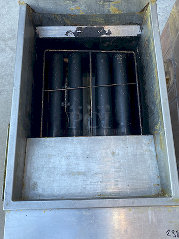 READY TO GO! Vulcan LG400 45-50 lb. Natural Gas Floor Fryer - 120,000 BTU on Commercial Casters.
Overall: 15-1/2x30x48
Frying area: 14 in. x 14 in.

Fry Baskets not included, for Illustration purposes only
 - Image 12 of 12