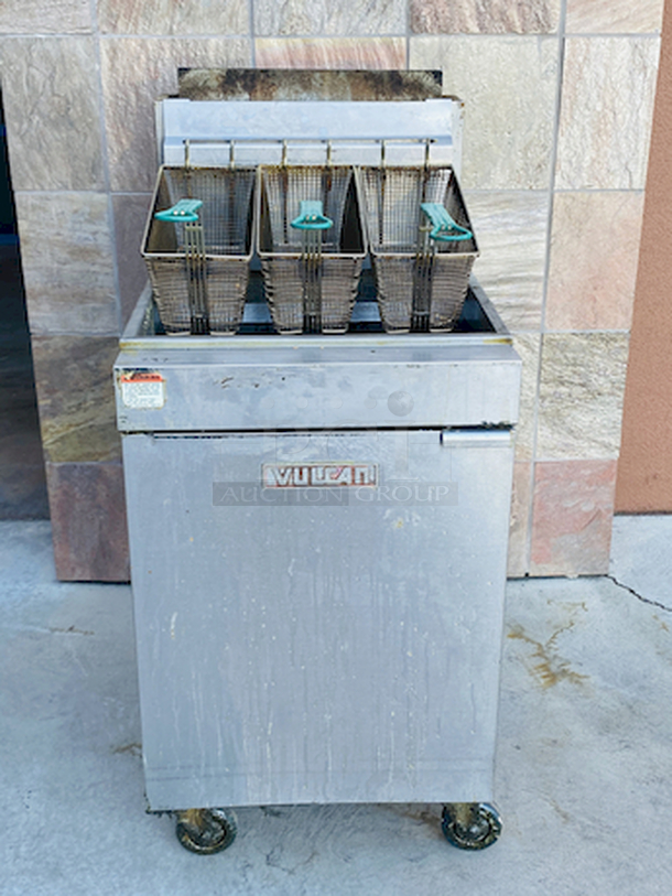 BIG BOY! Vulcan LG500 65-70 lb. Natural Gas Floor Fryer - 150,000 BTU on Commercial Casters. - Equipped with user-friendly snap action millivolt controls, flowing for easy adjustment of temp from 200-400 degrees Fahrenheit.
Overall: 21"x301⁄4"x48"
Working Height: 361⁄4"
Tank Size: 191⁄2" x 14"
BTU: 150,000
Oil Capacity: 65-70lb.


Fry Baskets not included, for Illustration purposes only

 - Image 2 of 12