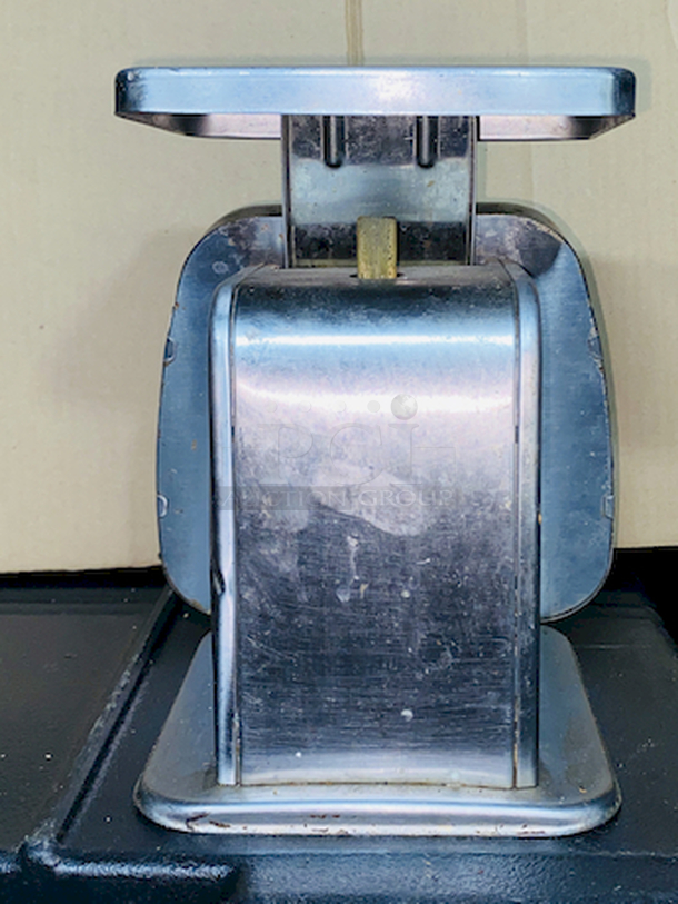 AWESOME! Taylor TS32 32 oz. Mechanical Portion Control Scale. Measure up to 32oz by 1/4oz

Width:	7 1/2 Inches
Depth:	7 1/2 Inches
Height:	8 3/4 Inches

 - Image 3 of 5
