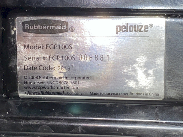 Rubbermaid FGP100S Pelouze 100 lb. Mechanical Receiving Scale - Briefcase. 
Rotating Dial, 100 lb. readout capacity, 1 lb. increments, Memory Lock feature keeps weight locked after item is removed.
Width	13 1/4 Inches
Depth	10 1/2 Inches
Height	3 7/8 Inches - Image 7 of 7