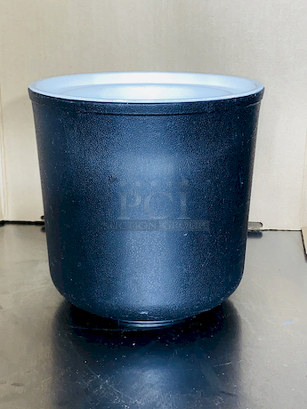 "AWESOME!! Carlisle CM103003 Black 2 Qt. Coldmaster Cold Crock. Maintains 40 degrees Fahrenheit or Lower for 8 Hours. 
Top Diameter:	7 1/4 Inches
Compartment Diameter:	5 1/4 Inches
Height:	6 3/4 Inches"



 - Image 2 of 4