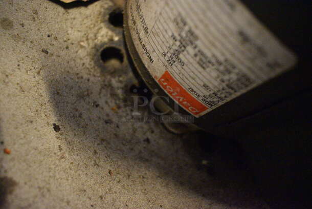 NICE! Metal Commercial Rooftop Mushroom Exhaust Fan. 115 Volts, 1 Phase, 1/4 HP. 24x24x24 - Image 5 of 6