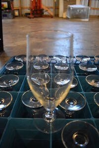 25 Wine Glasses in Dish Caddy. 3x3x7. 25 Times Your Bid!