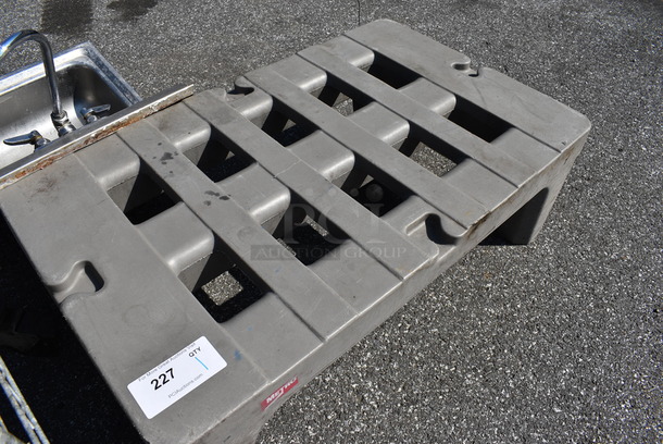 Metro Gray Poly Dunnage Rack. 36x22x12 - Image 3 of 3