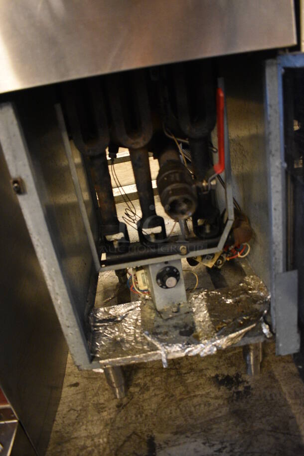 NICE! Entree Model F3-P Stainless Steel Commercial Floor Style Propane Gas Powered Deep Fat Fryer. 90,000 BTU. 15.5x30x47 - Image 5 of 6
