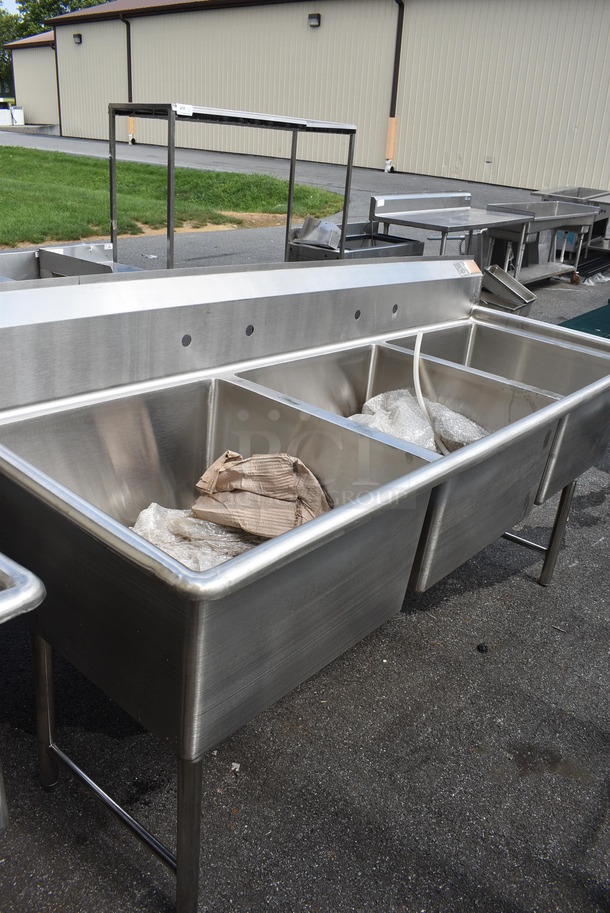Stainless Steel Commercial 3 Bay Sink. 81x30x43. Bays 24x24x13 - Image 2 of 4