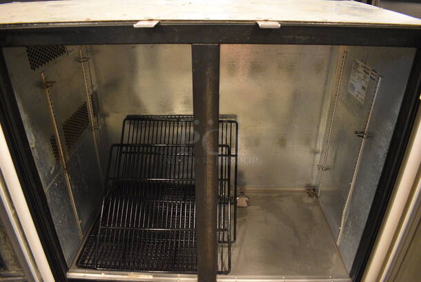 WOW! 2010 True Model TBB-24GAL-48G Metal Commercial 2 Door Back Bar Cooler Merchandiser. 115 Volts, 1 Phase. 48x25x34. Tested and Working! - Image 4 of 5