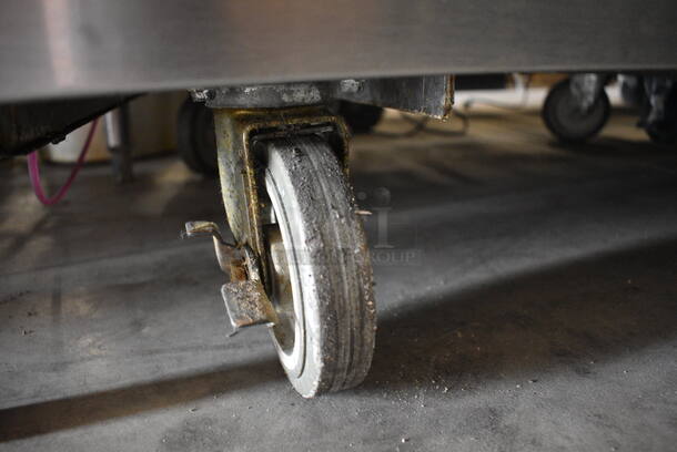 SWEET! LATE MODEL! Vulcan Stainless Steel Commercial Gas Powered 6 Burner Range w/ Lower Oven and Overshelf on Commercial Casters. 36x34x60 - Image 7 of 8