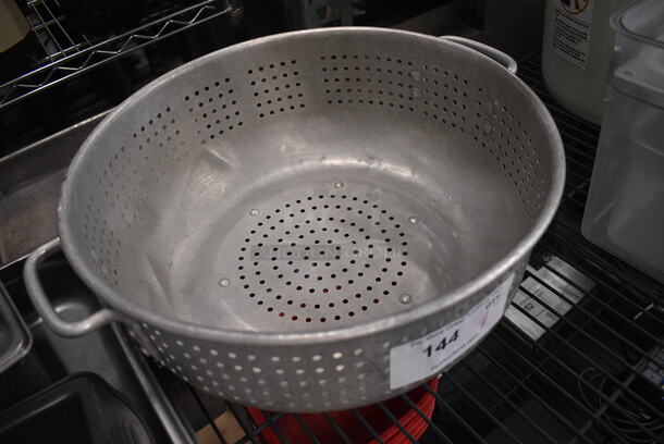 Metal Colander. 18x15x7 - Image 2 of 2