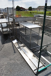 Metal Shelf w/ 2 Poles. 101x16x64