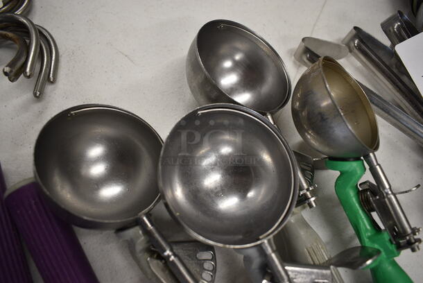 4 Metal Scoopers. 9". 4 Times Your Bid! - Image 2 of 2