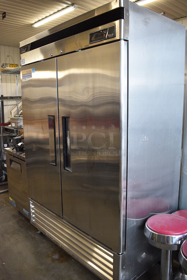 GREAT! 2012 Turbo Air Model TSR-49SD ENERGY STAR Stainless Steel Commercial 2 Door Reach In Cooler w/ Racks on Commercial Casters. 110-120 Volts, 1 Phase. 54x30x83. Tested and Working! - Image 3 of 7