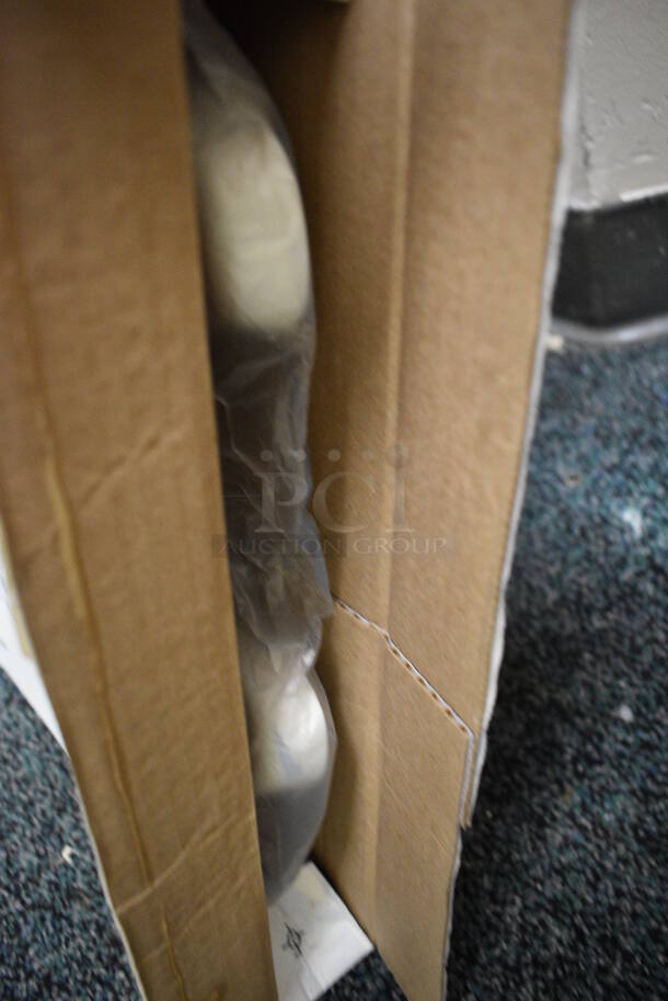 IN ORIGINAL BOX! Toilet Seat. 14x19x1 - Image 2 of 3