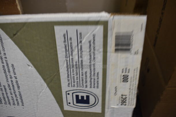 IN ORIGINAL BOX! Toilet Seat. 14x19x1 - Image 3 of 3