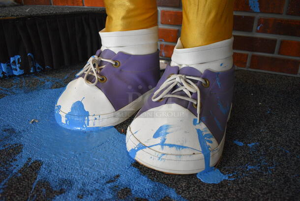 Metal Animatronic Band Member w/ Purple Shoes. 29x30x64. BUYER MUST REMOVE - Image 4 of 8
