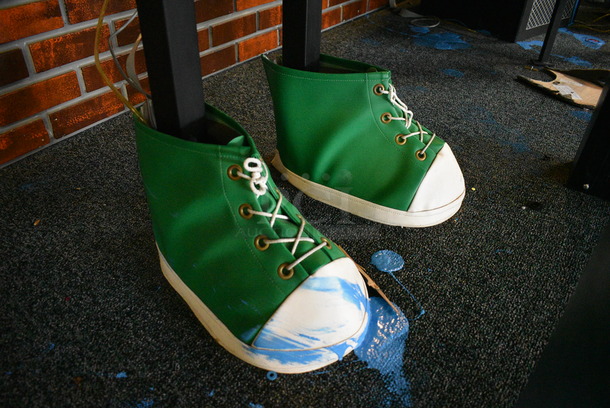 Metal Animatronic Band Member w/ Green Shoes, 2 Purple Hands and Fake Piano. 24x32x64, 40x20x38. BUYER MUST REMOVE - Image 7 of 8
