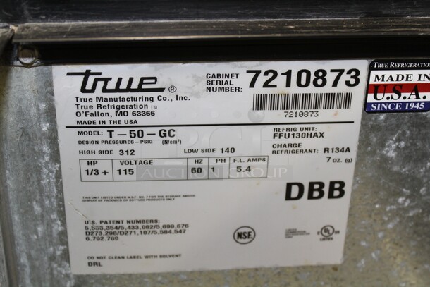 AMAZING! True Model T-50-GC Commercial Bottle Cooler/Glass Chiller With Top Sliding Doors On Commercial Casters. 49.5x26.5x37.5
115V/60Hz. Working When Pulled!  - Image 3 of 6