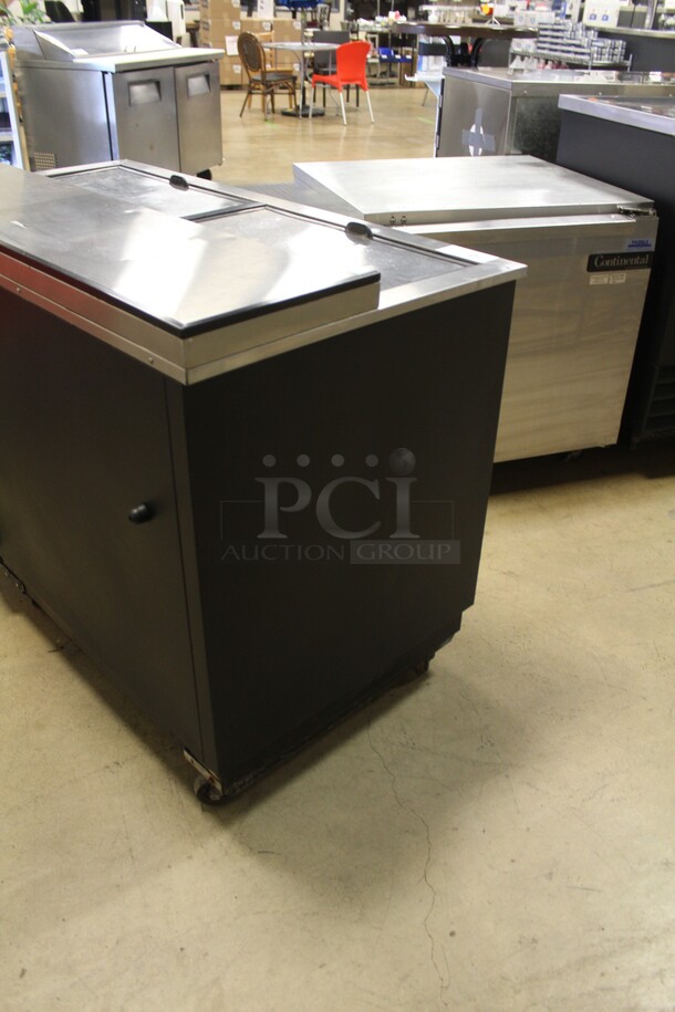 AMAZING! True Model T-50-GC Commercial Bottle Cooler/Glass Chiller With Top Sliding Doors On Commercial Casters. 49.5x26.5x37.5
115V/60Hz. Working When Pulled!  - Image 6 of 6