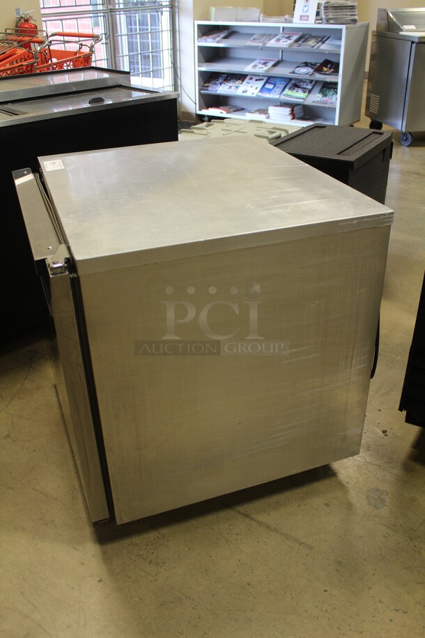 NICE! Continental Model UC32 Commercial Stainless Steel Single Door Undercounter Refrigerator/Cooler On Commercial Casters. 32x31x32. 115V/60Hz. Working When Pulled! - Image 4 of 6