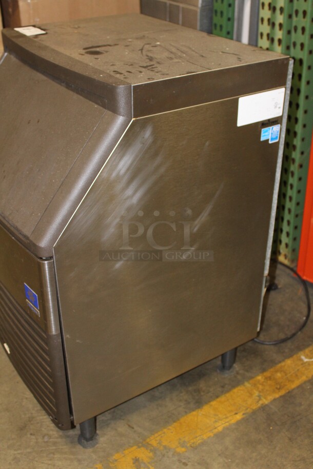 WOW! Manitowoc Commercial Stainless Steel Undercounter Self-Contained Ice Machine. 26x26x38.5. 115V/60Hz. Working When Pulled! - Image 2 of 9