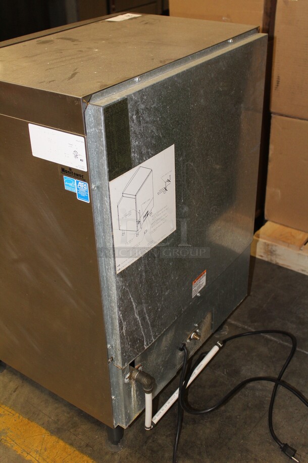WOW! Manitowoc Commercial Stainless Steel Undercounter Self-Contained Ice Machine. 26x26x38.5. 115V/60Hz. Working When Pulled! - Image 4 of 9